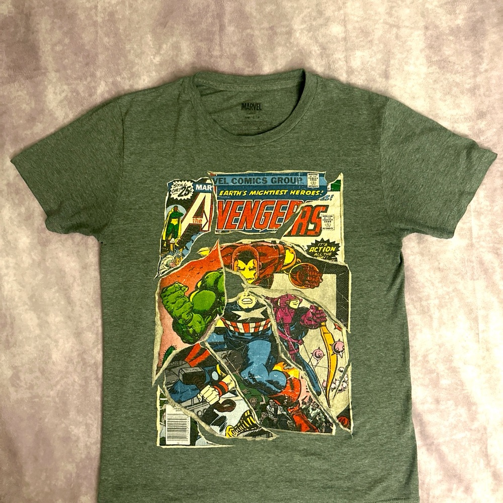 Marvel T-Shirt in green color size S